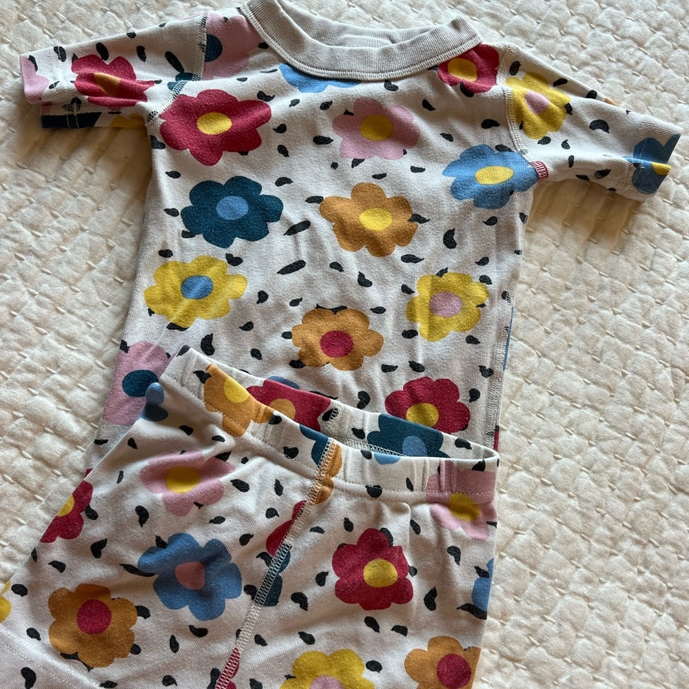 2x Hanna Andersson Short Sleeve Girls PJ Sets